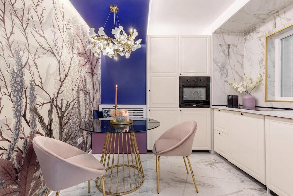 Holt - Wonderful 2 bed 2 Bath Flat in the Center of Bucharest Room