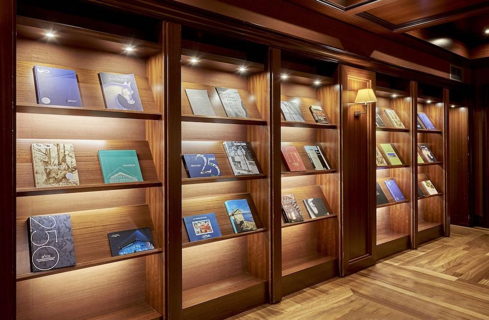 Hotel NH Collection A Coruña Finisterre Lobby