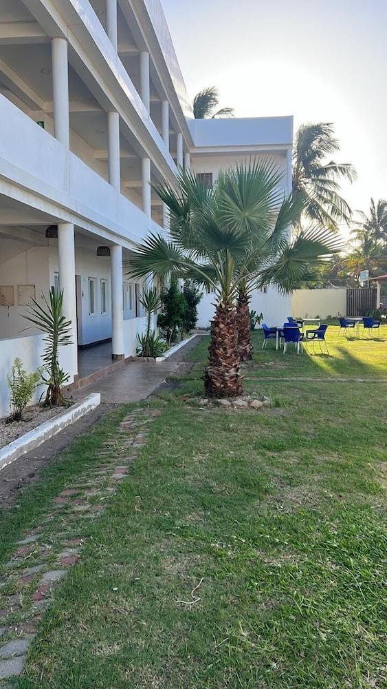 Paradise Resort Katembe Exterior