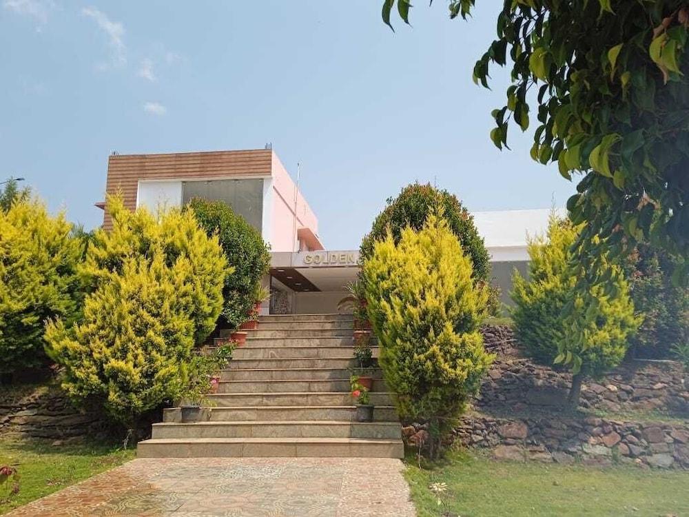Golden Hill Resort