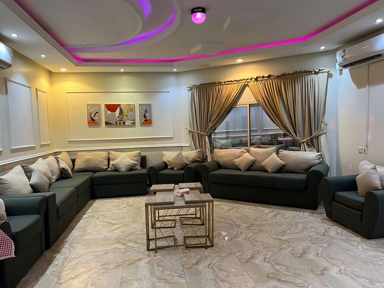 Comfy Chalet with Comfortable and Simple Furniture | 4603 Living Room