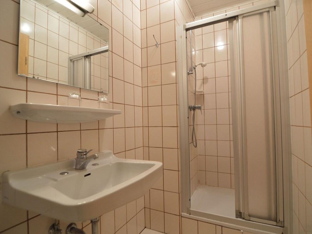 Serene Apartment in Falkenstein near Farm & Museum Bathroom