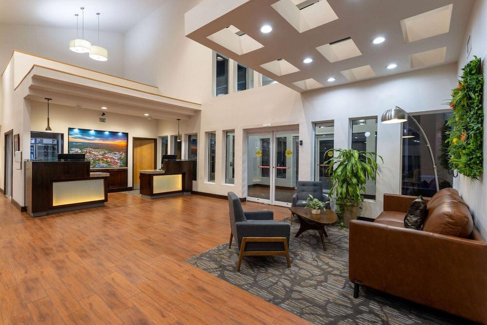 Wingate by Wyndham Valdosta/Moody AFB Lobby