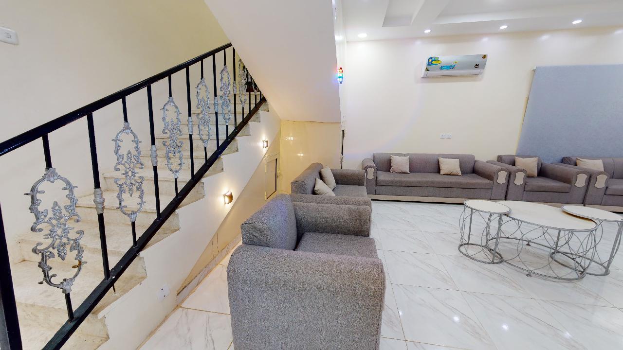 Comfy Chalet with Comfortable and Simple Furniture | 1054