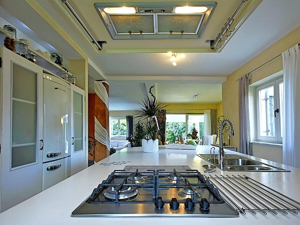 Luxurious Villa in Sveti Martin With Covered Terrace