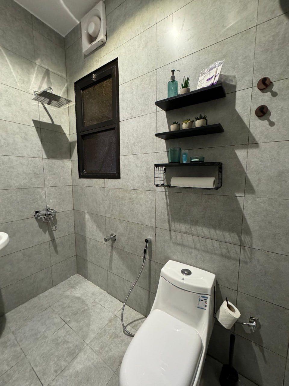 Amazing Apartment with Self Check-in | 5657 Bathroom