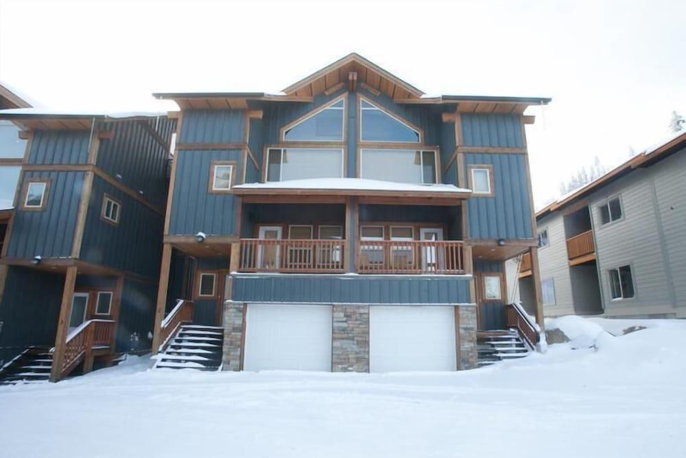 Snow Ridge by Apex Accommodations