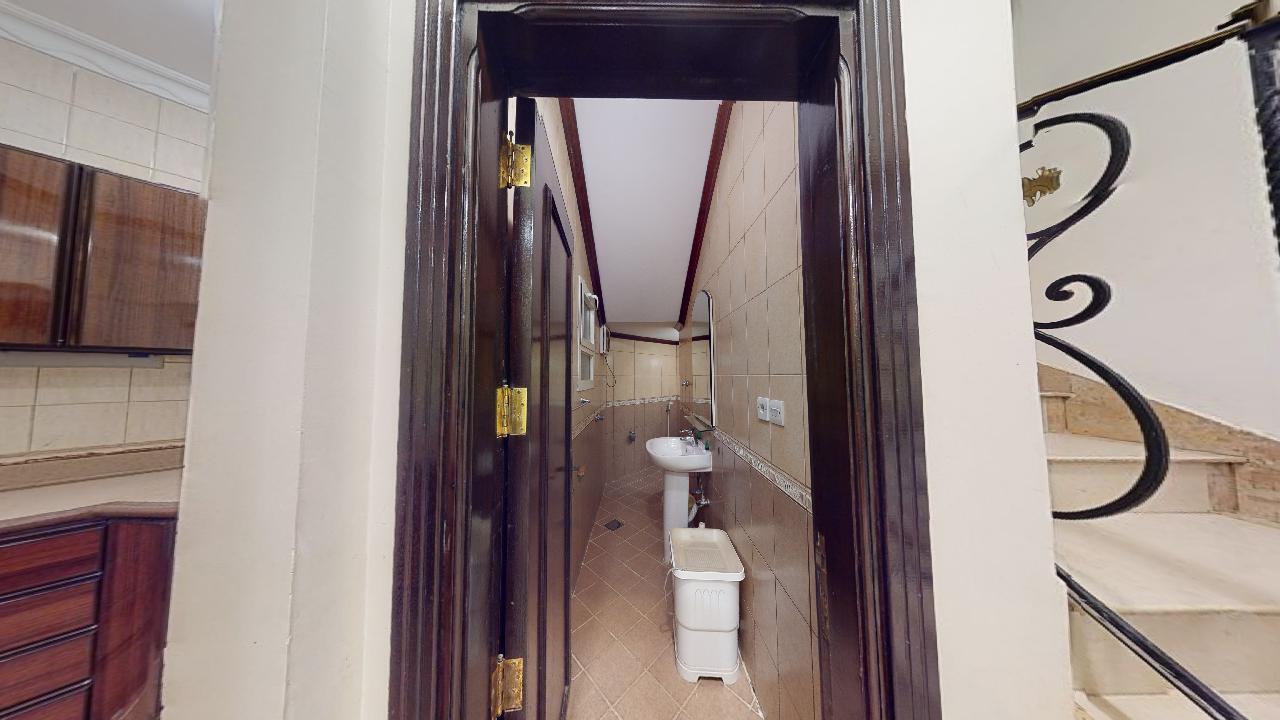 Comfy Chalet with Comfortable and Simple Furniture | 2038 Bathroom