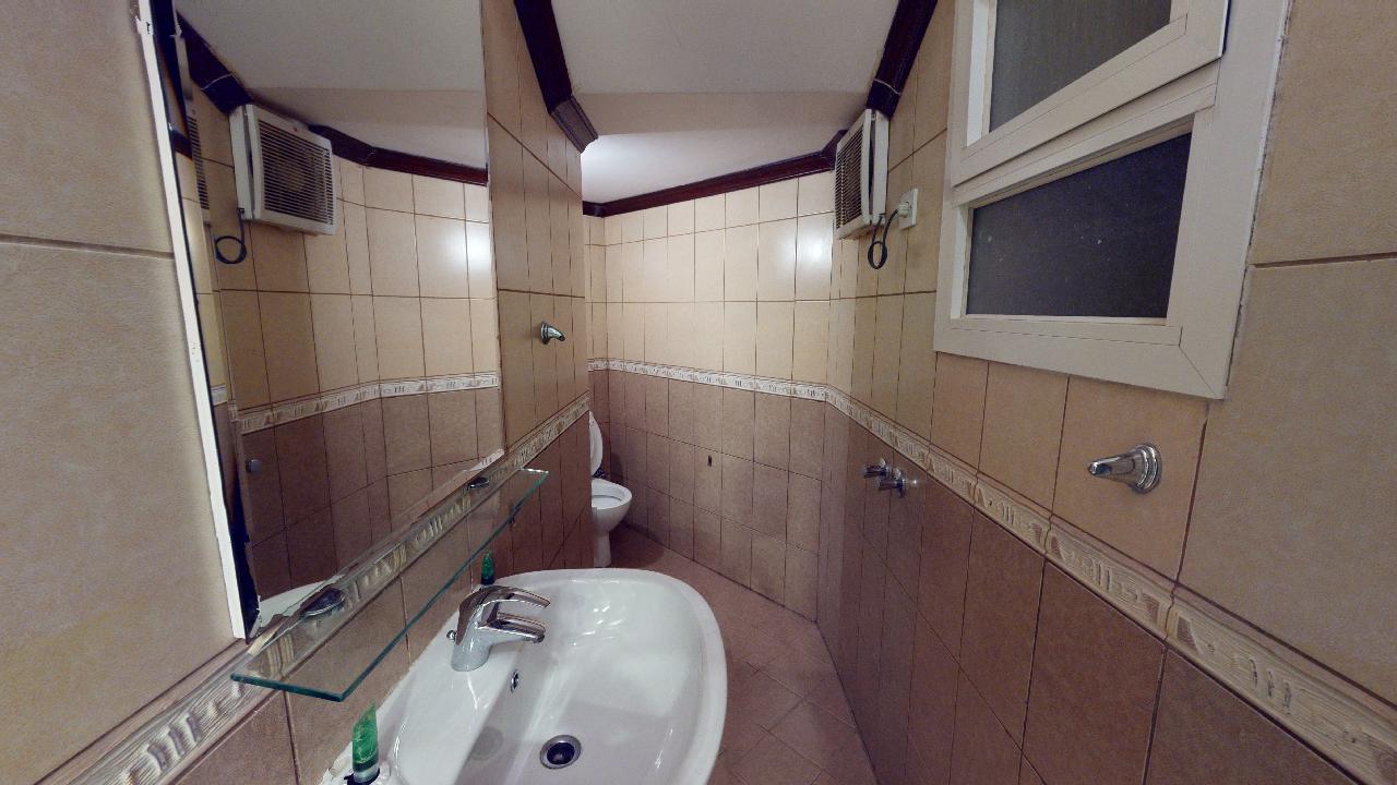Comfy Chalet with Comfortable and Simple Furniture| 1950 Bathroom