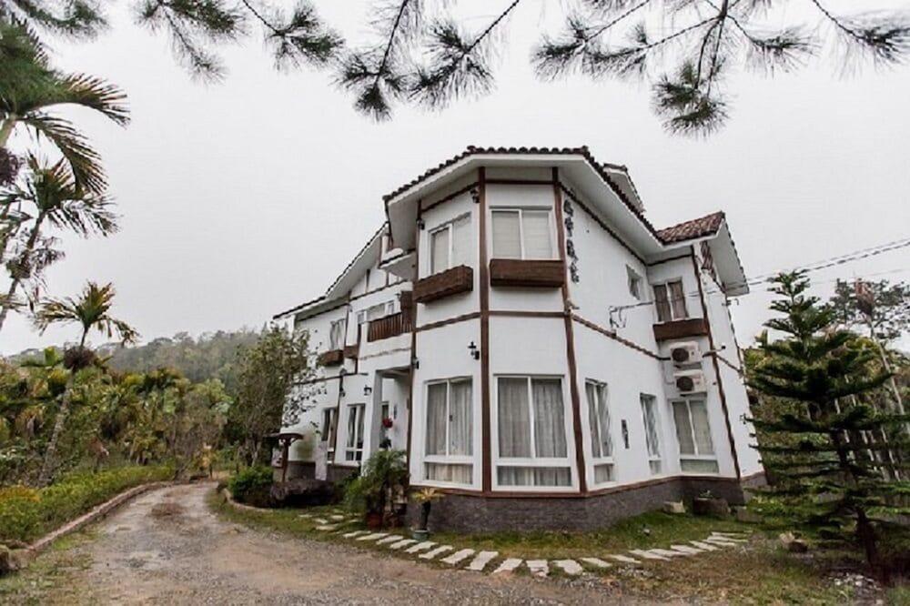 Nunu Haus Guest House Featured Image