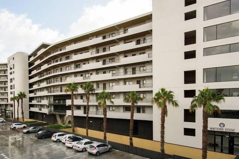 Waters Edge 705 Exterior