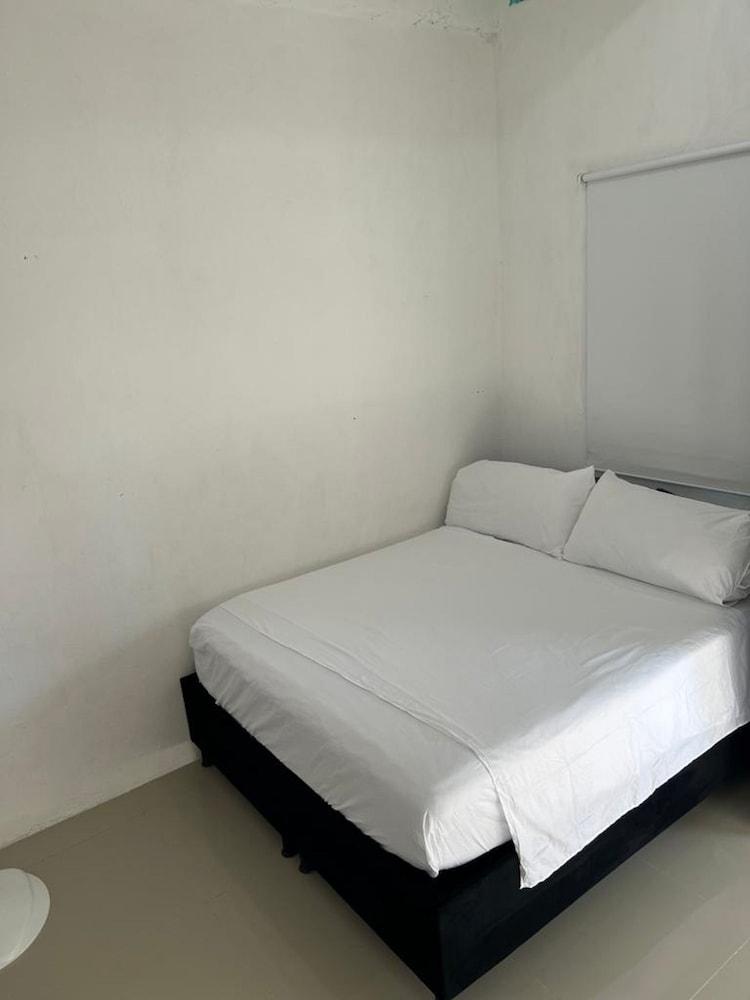 HABITACION TR-V3D DE HOSTAL CON V. WIFI Room