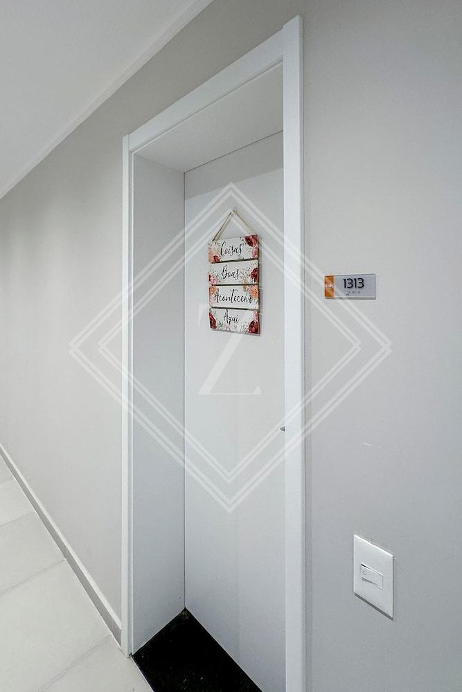 1313 Air Brooklin Interior