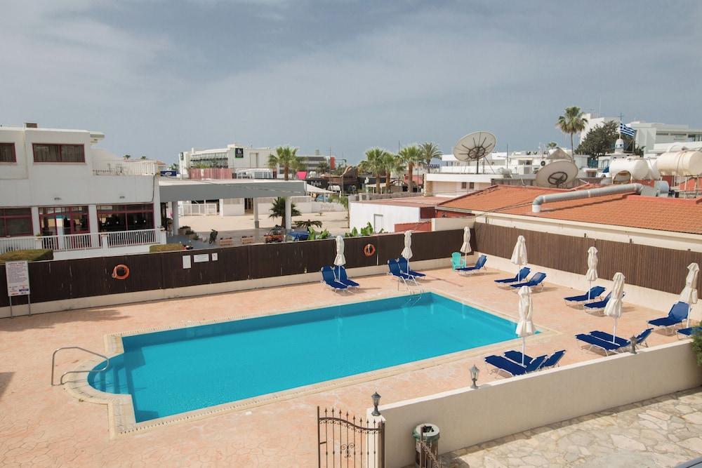 أييا نابا هوليداي أبارتمنت ناي 101 زحليقة مائية