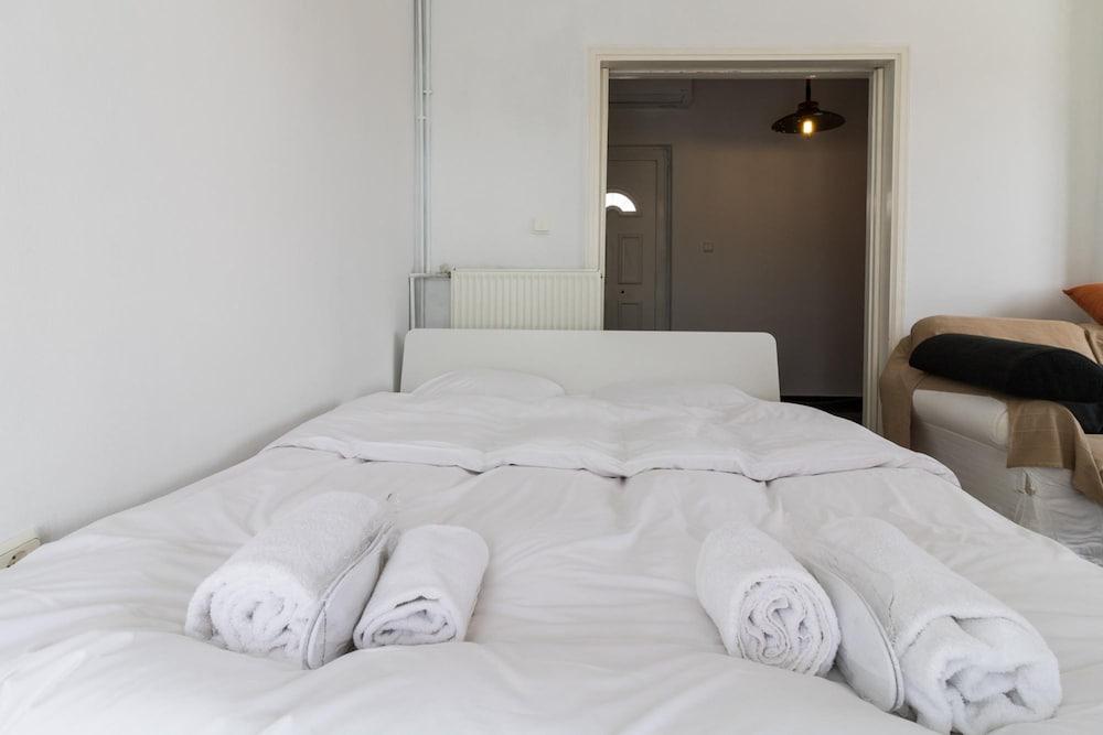 An Adorable Apartment in Athens Room