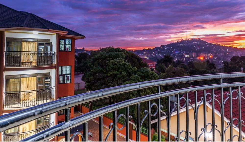 Lovely Apartment With View Sleeps 2 to 4 Featured Image
