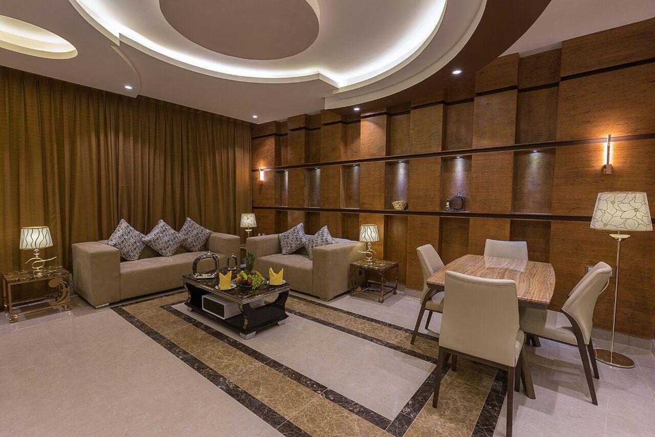 Elegant Chalet with Comfortable and Simple Furniture | 4262