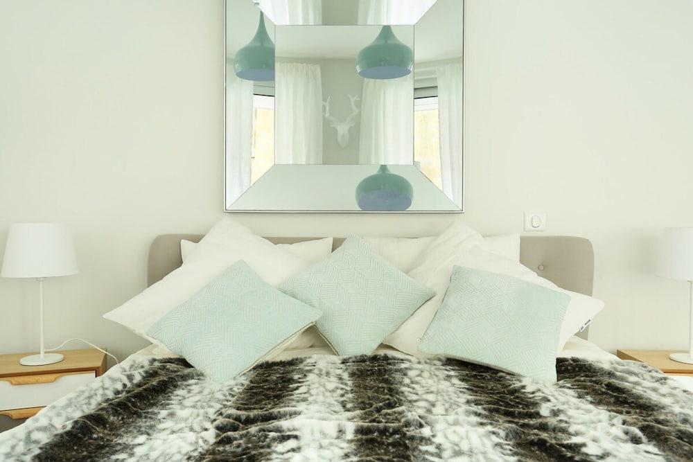 Cosy Studio Invalides / Tour Eiffel Room