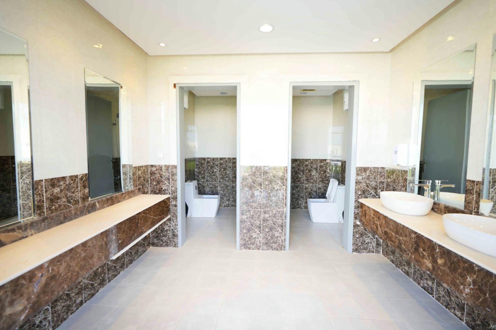 Elegant Istiraha with Grass Lawn | 4370 Bathroom