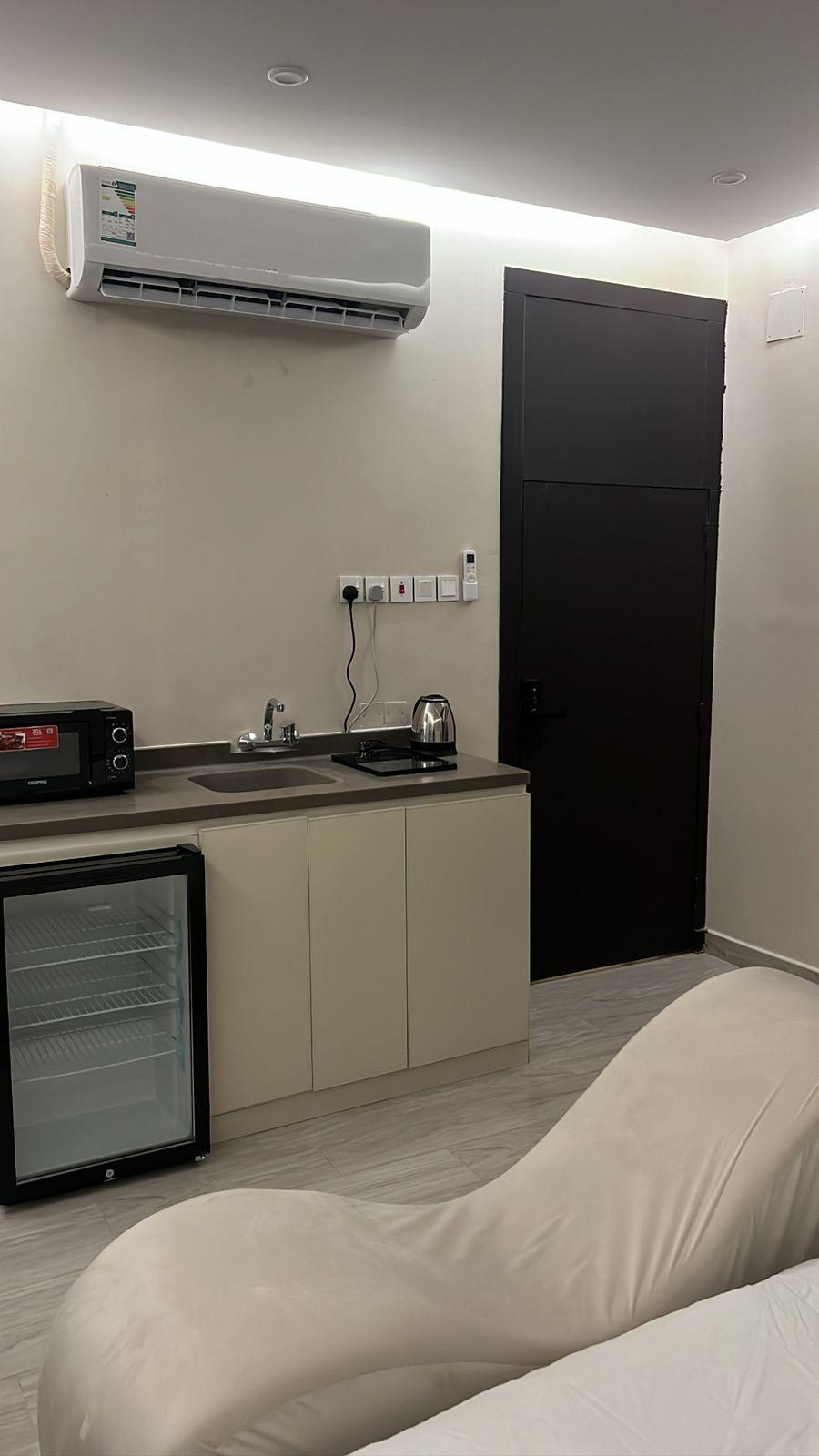 Modern Apartment with Comfortable and Simple Furniture | 5635 Private kitchen