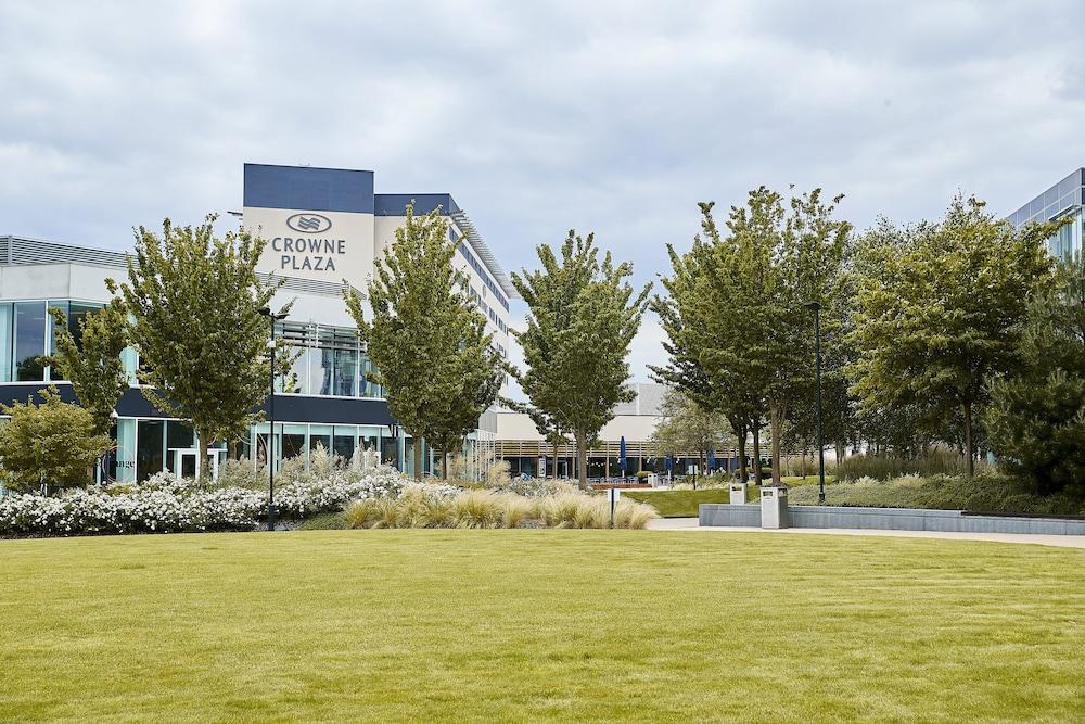 Crowne Plaza Reading by IHG