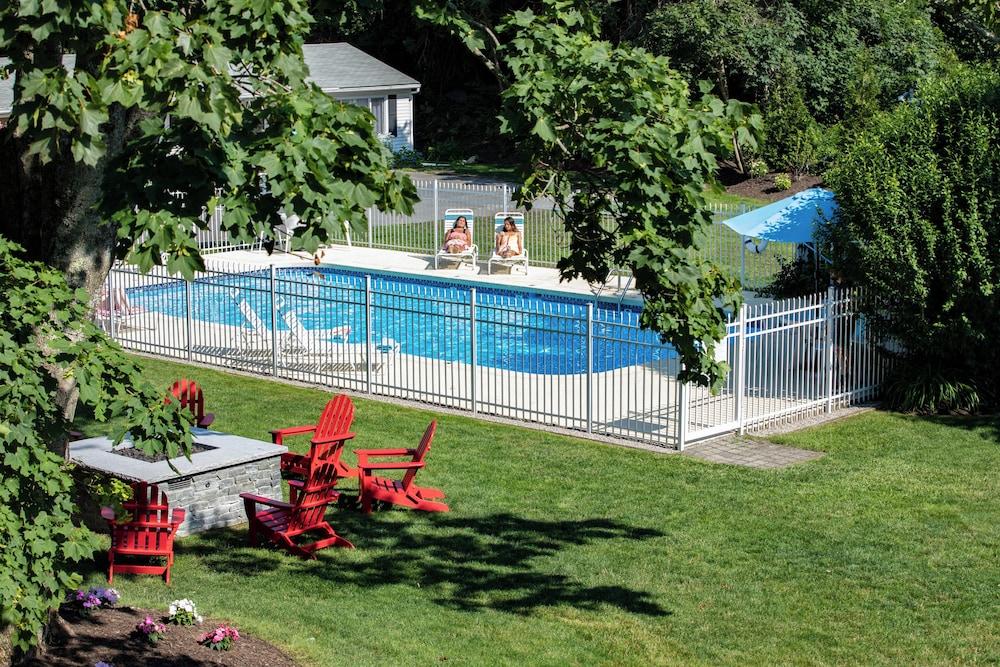 Sesuit Harbor House