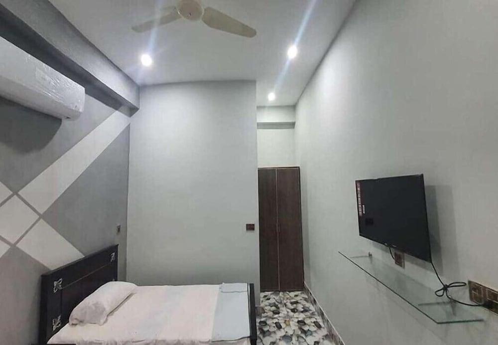 Al Qadir Residence Room