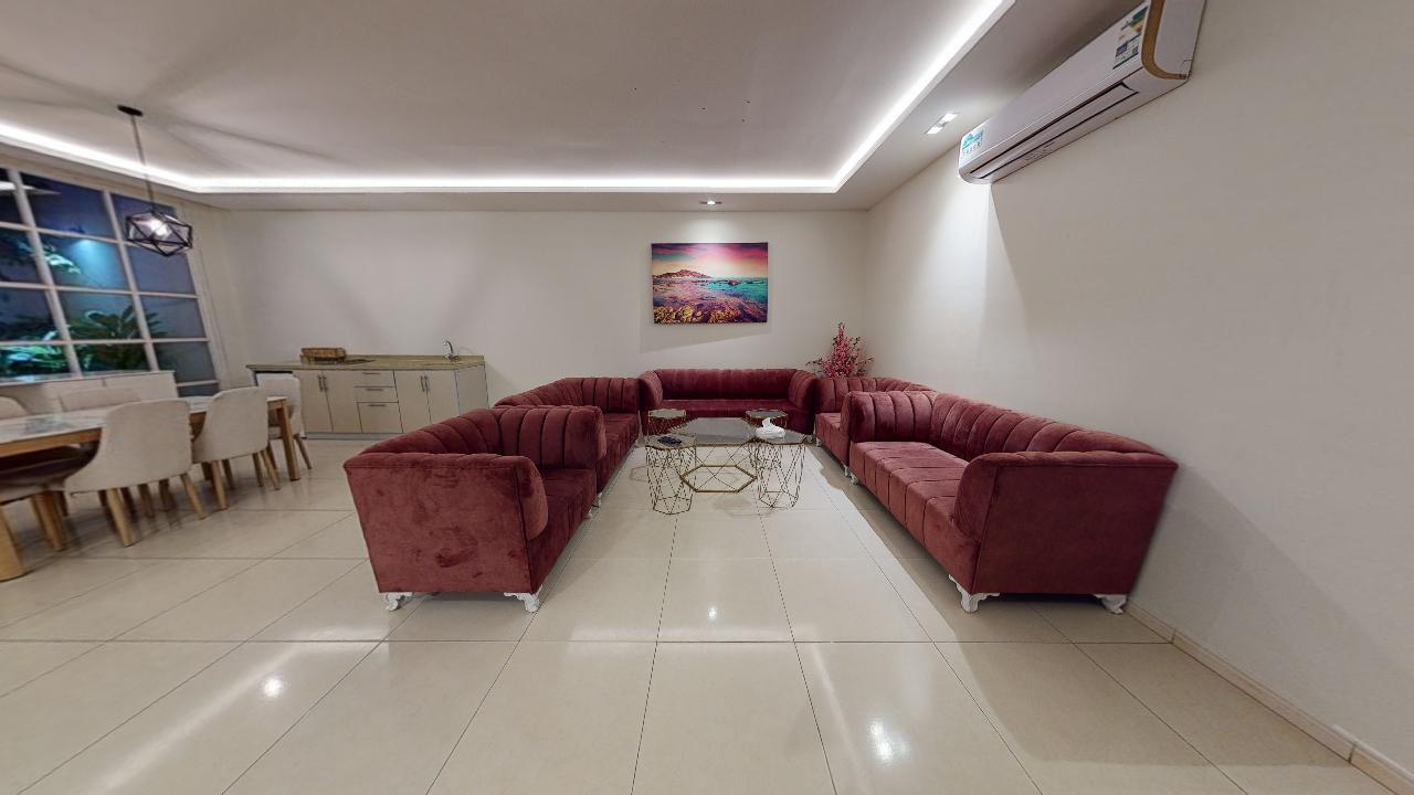 Comfy Chalet with Comfortable and Simple Furniture | 1329