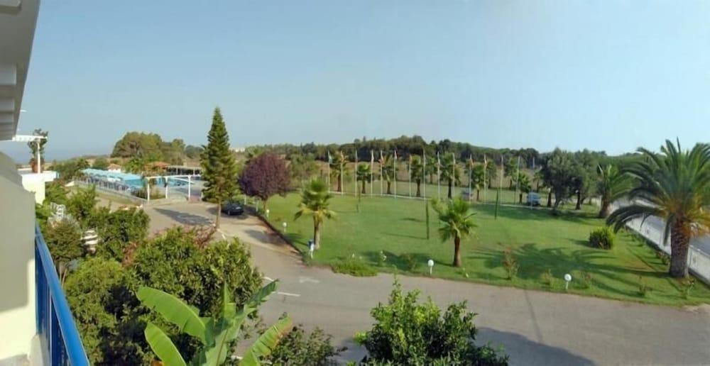 Lintzi Property Grounds