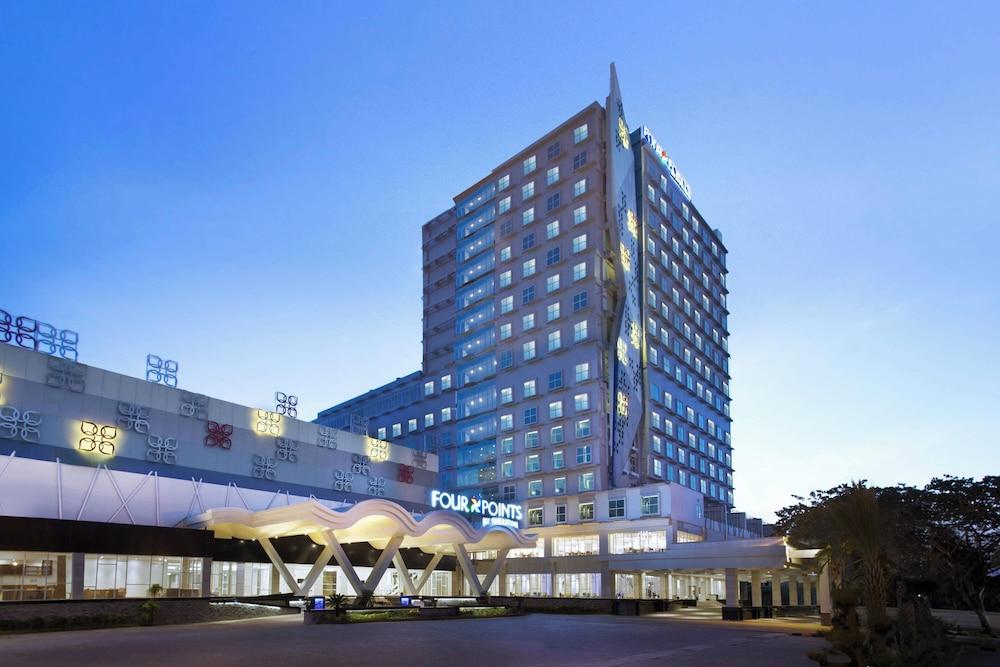 Four Points By Sheraton Makassar Exterior