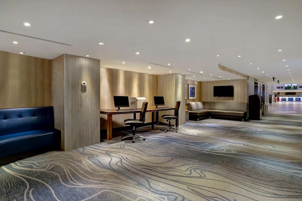Embassy Suites by Hilton Niagara Falls Fallsview Lobby