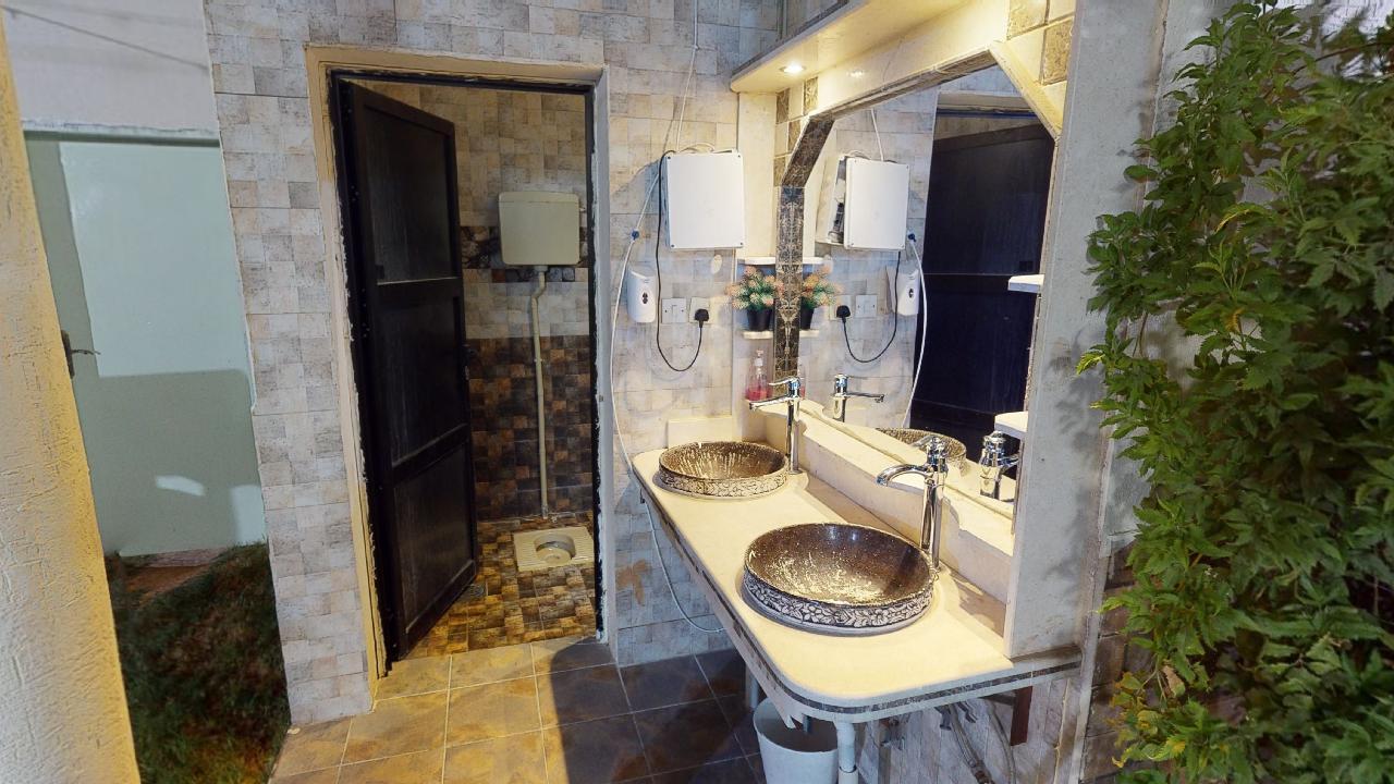 Comfy Chalet with Pool | 578 Bathroom