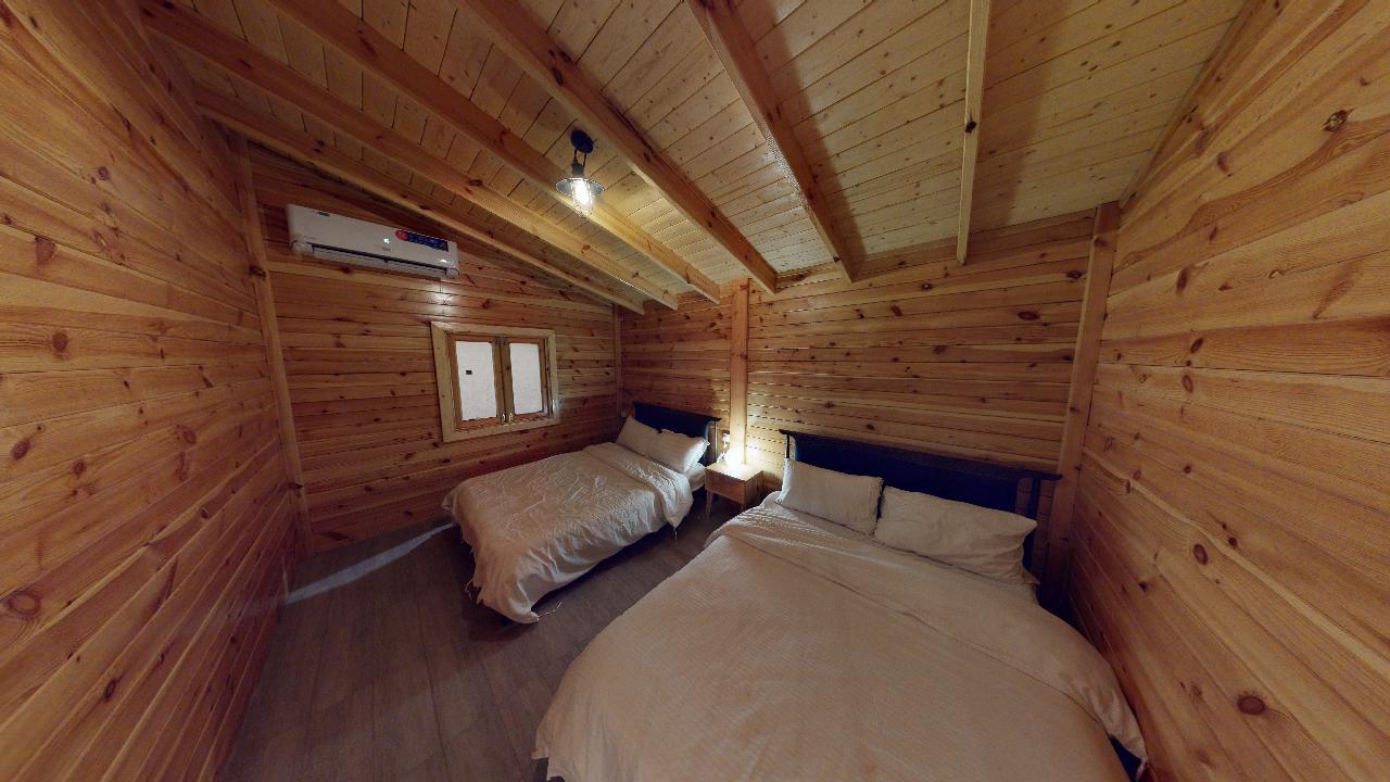 Comfy Chalet with Home Projector | 254 Bedroom