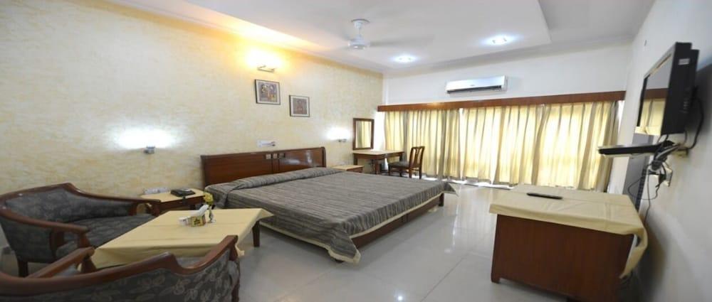 Aravalli Golf Course Room
