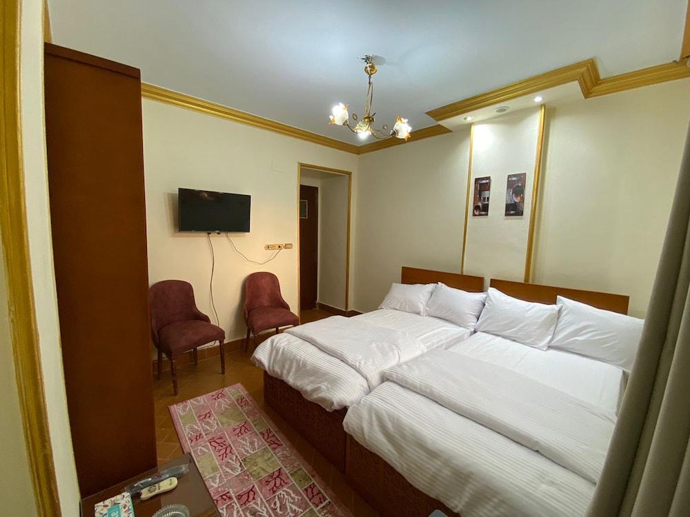 Asma Pyramids View Room