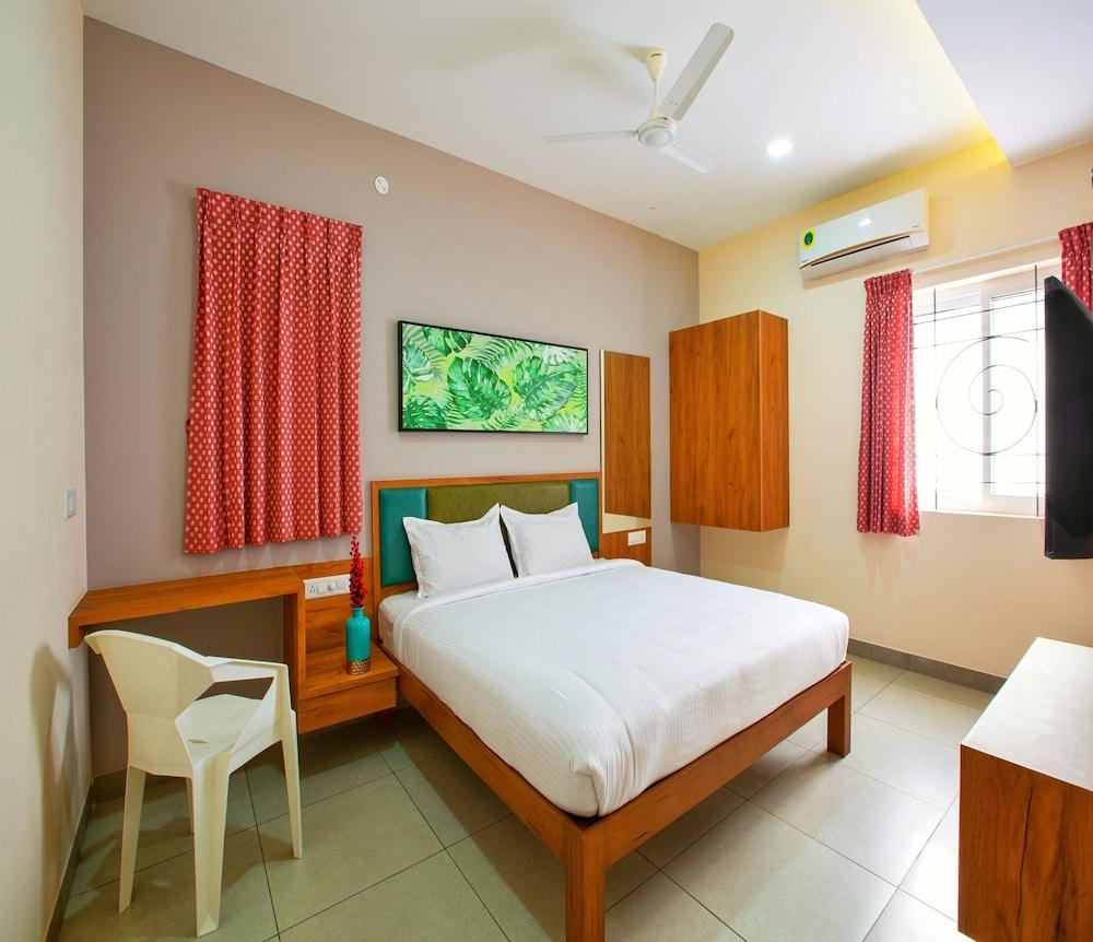 Sarvam Serviced Apartment Room