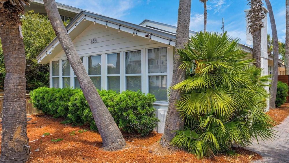 Private Pool in Grayton & Feet to the Beach; Next Door to Chiringo & Red Bar Featured Image