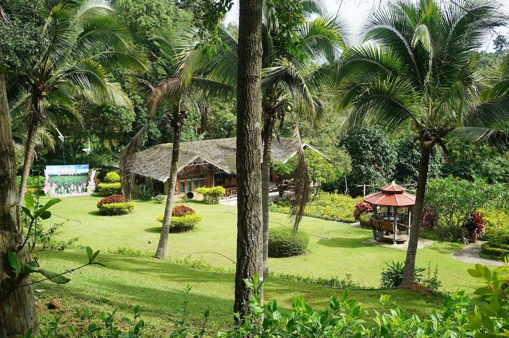 Rai Aeifoon Resort Property Grounds