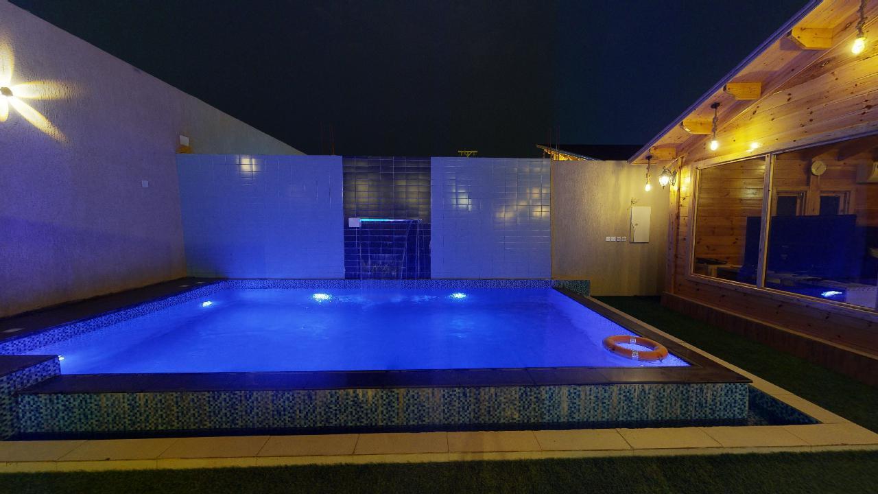 Comfy Chalet with Pool | 1533
