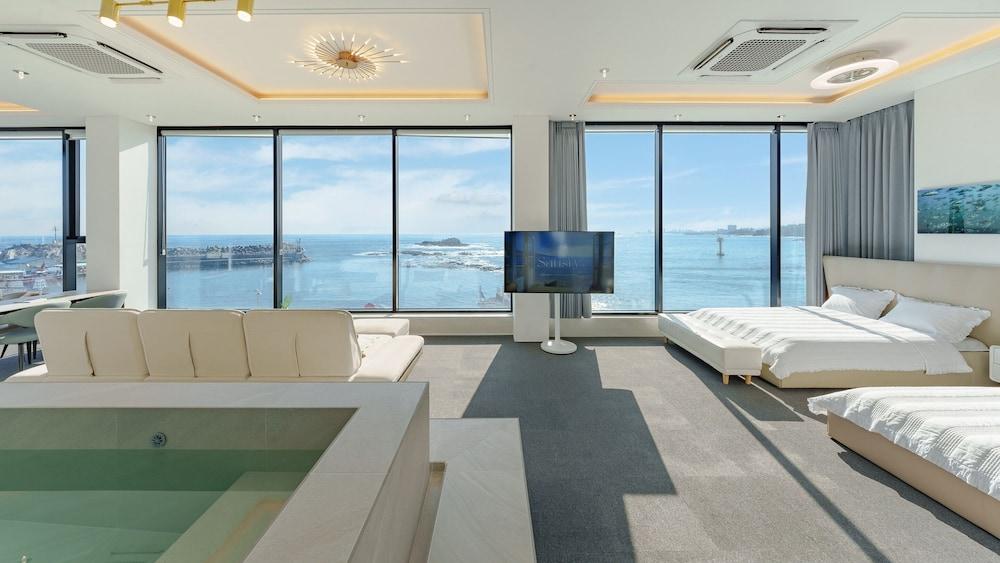 Goseong Panorama Ocean View Poolvilla Room