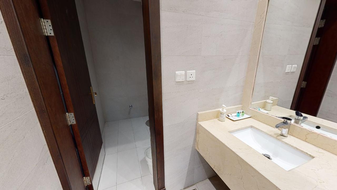 Amazing Chalet with Comfortable and Simple Furniture | 976 Bathroom