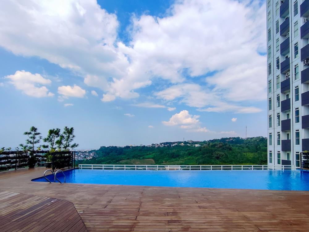Fancy And Nice 1Br With Extra Room At Amartha View Apartment Outdoor Pool