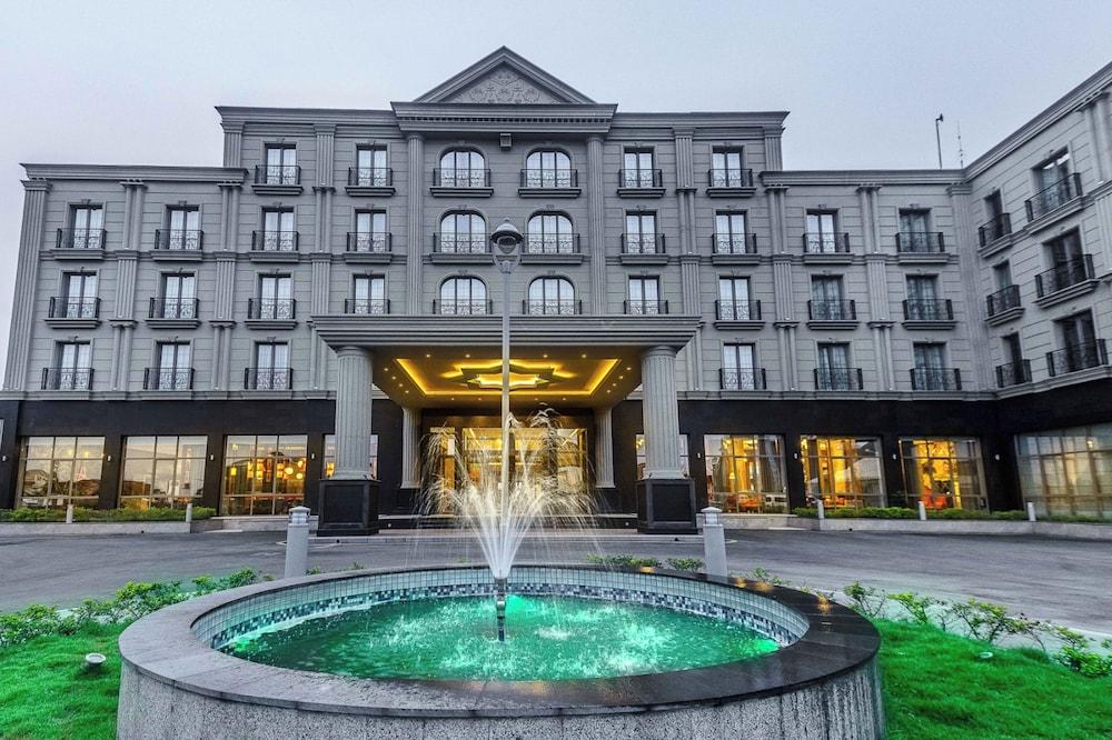 J's Signature Hotel Featured Image
