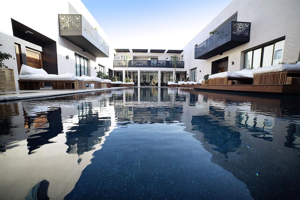 Cesar Resort & Spa Outdoor Pool
