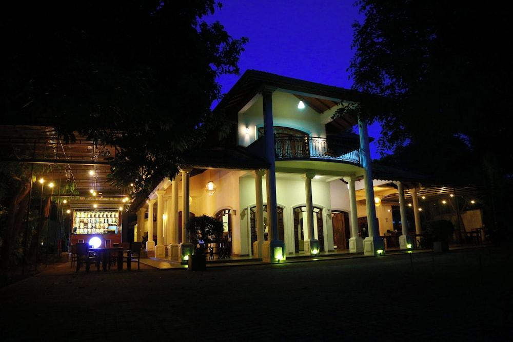 Adaviya Resort