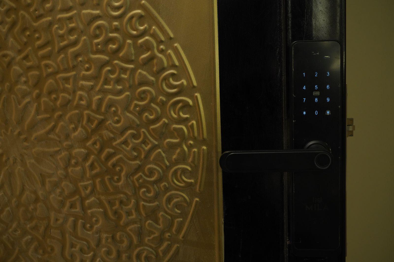 Luxurious Apartment with Comfortable and Simple Furniture | 5596 Interior