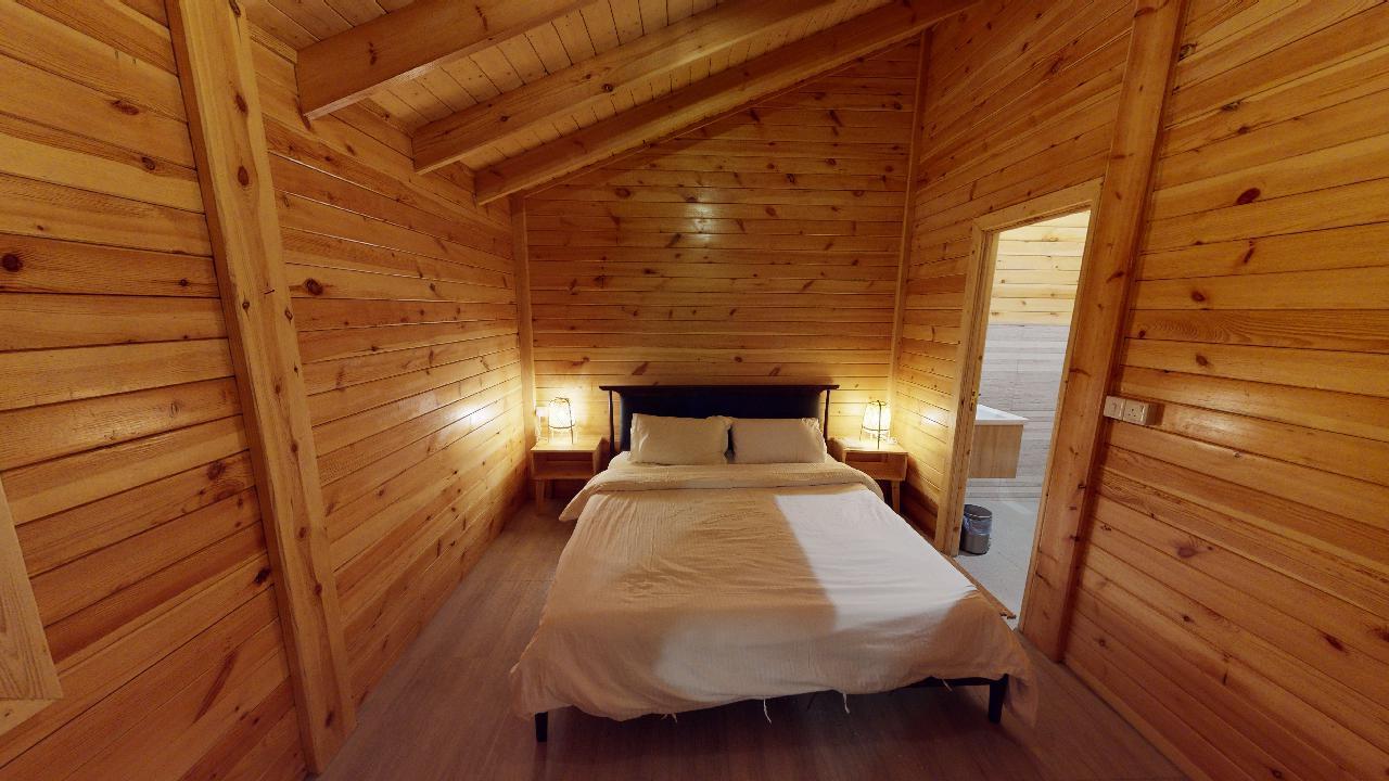 Comfy Chalet with Home Projector | 254 Bedroom