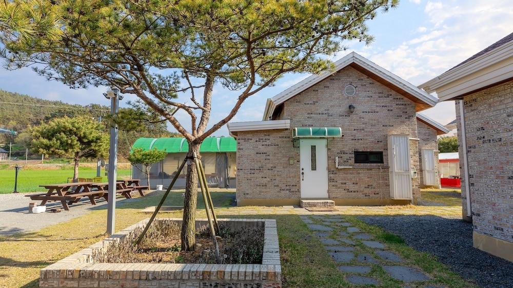 Taean Hansung Healingcamp Dokche Pension Exterior