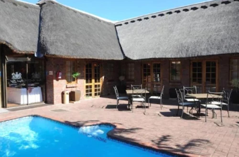 Royal Hotel Ladysmith Outdoor Pool