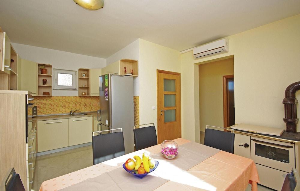 Amazing Home in Kresevo With Wifi and 2 Bedrooms Exterior